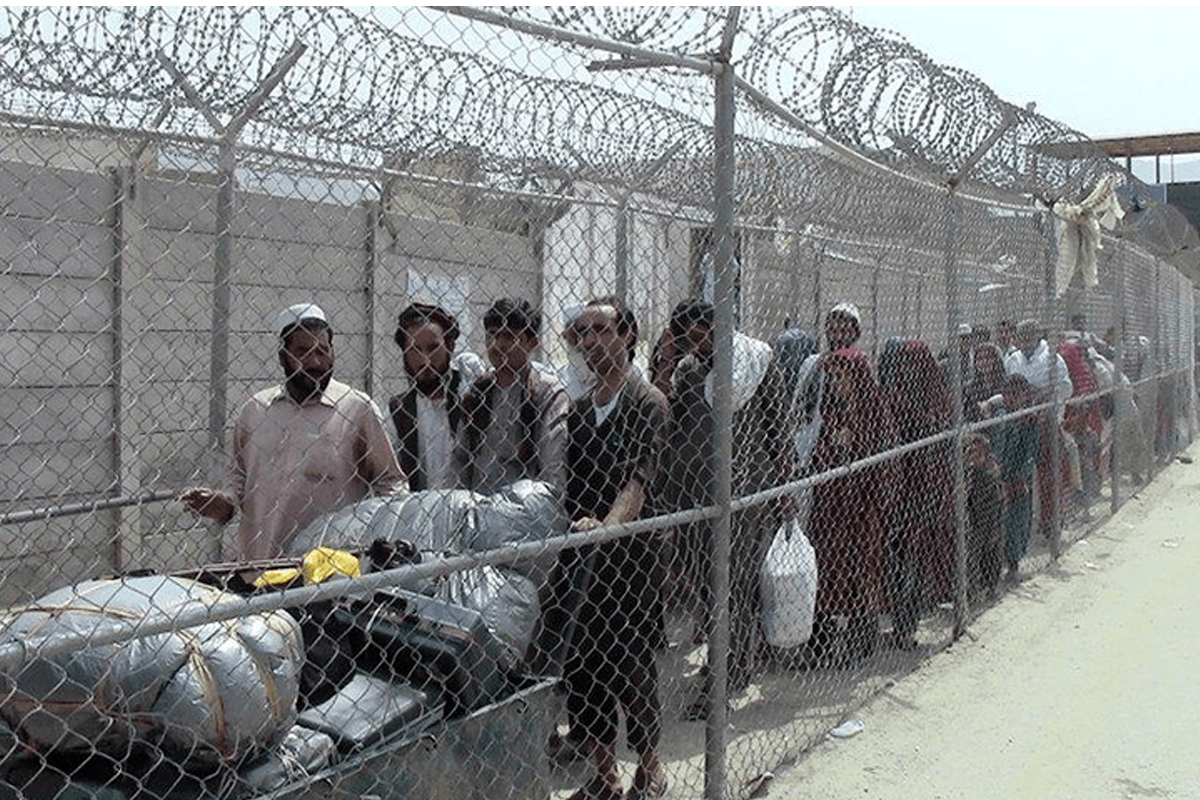 افغان مہاجرین کی باعزت واپسی کا عمل تیز، مزید ہزاروں افراد سرحد عبور کر گئے