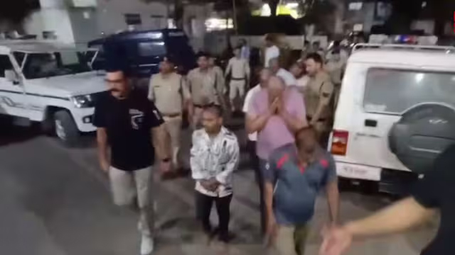 چیمپئنز ٹرافی کا جشن بھارتیوں کو گنجا کر گیا، ویڈیو وائرل