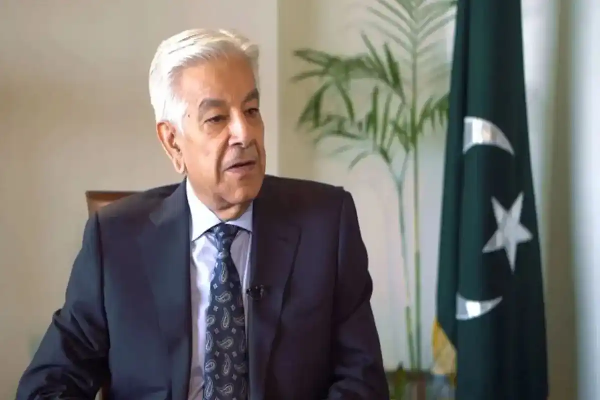 پاکستان کے عوام آرام کریں، پاک فوج پاکستان کی حفاظت کررہی ہے؛ خواجہ آصف