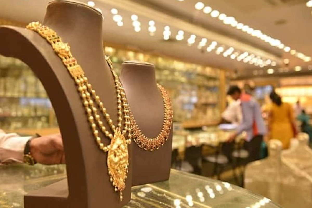 کراچی میں بڑی ڈکیتی: ڈاکو سنار سے 1 کروڑ 20 لاکھ روپے چھین کر فرار