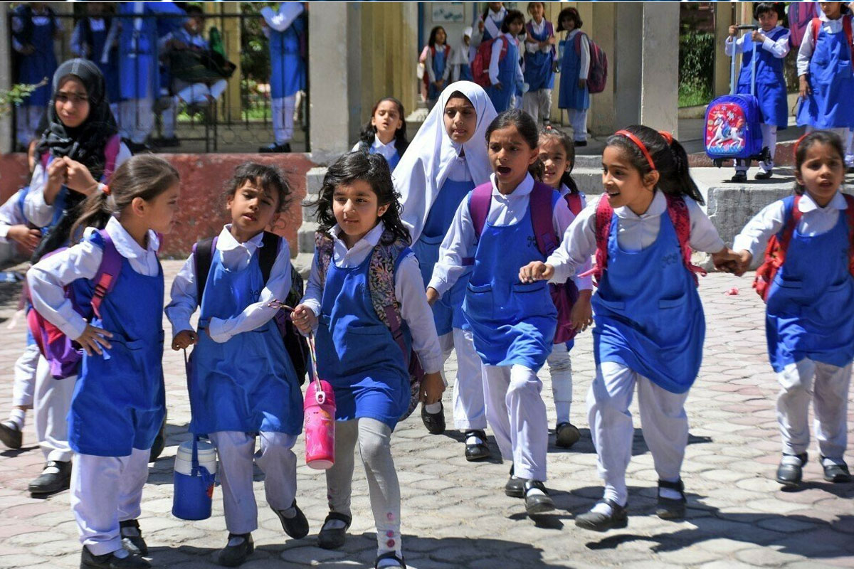 سردی کی شدت میں اضافہ؛ وزیر تعلیم پنجاب کا اسکولوں سے متعلق اہم اعلان