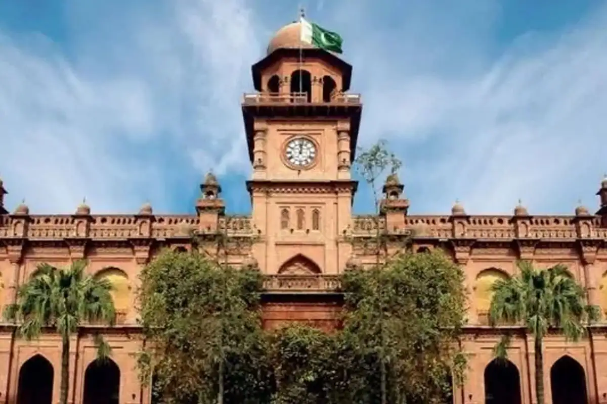 یونیورسٹی کے اساتذہ کروڑوں روپے کی اسکالرشپ لیکر فرار