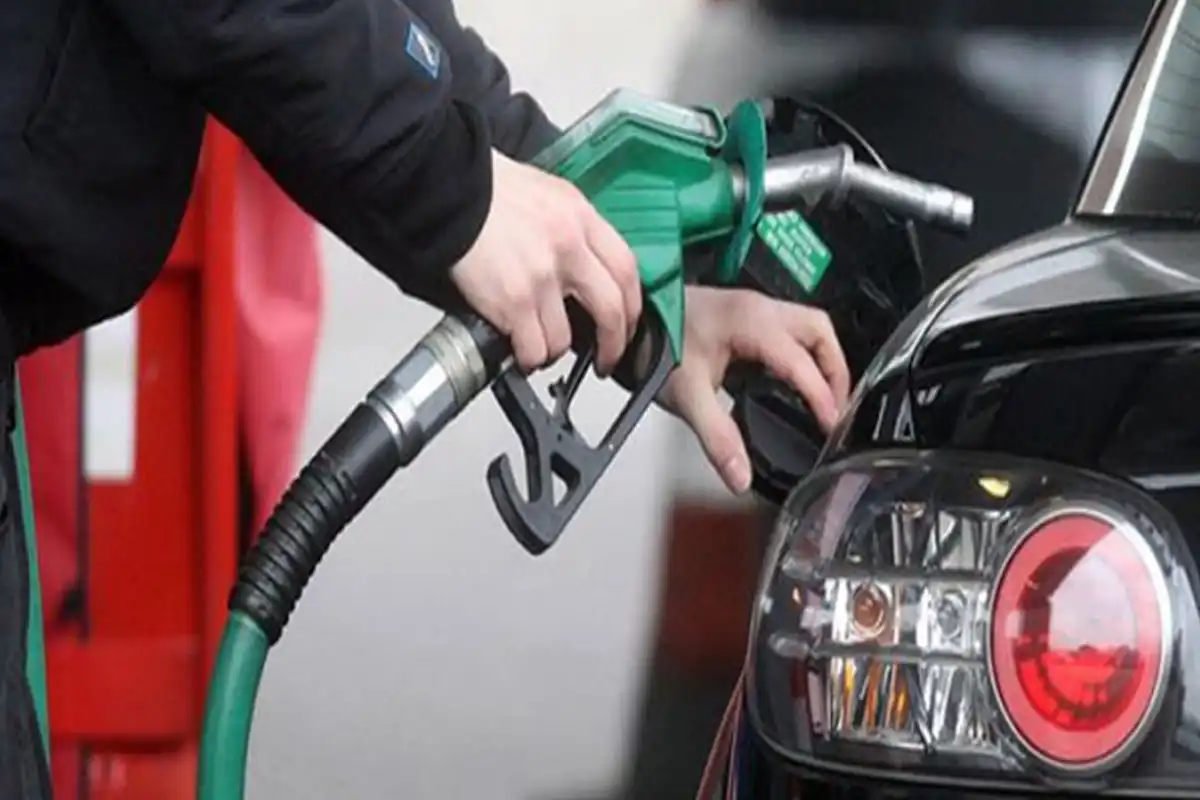 16 نومبر سے پیٹرول کتنا سستا ہونے والا ہے؟ بڑی خوشخبری آگئی