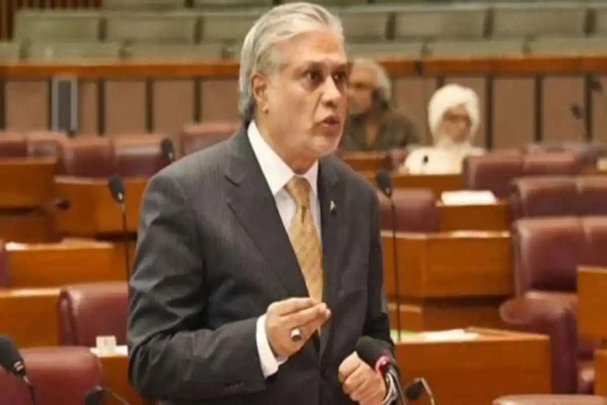 بانی پی ٹی آئی سیاست میں آنے سے قبل میرے پاس چندے کیلئے آتے تھے، نائب وزیراعظم