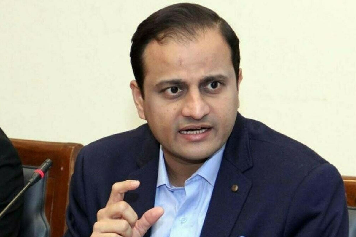 میئر کراچی کا بارش کے باعث صورتحال کا جائزہ لینے کے لیے رات گئے مختلف مقامات کا دورہ