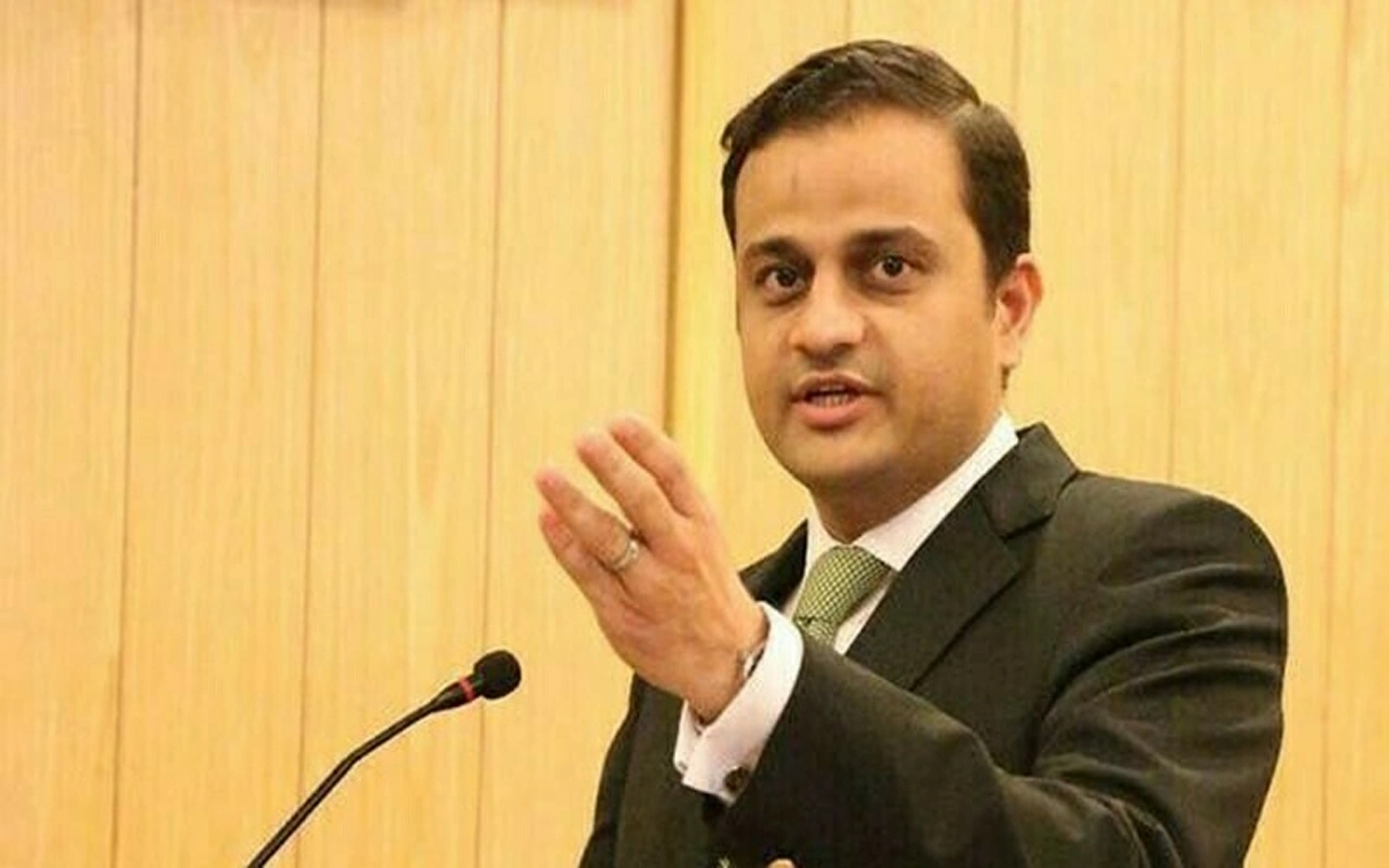 موجودہ مشکل معاشی صورتحال میں حکومت کو بھی اضافی اخراجات سے گریز کرنا چاہیے؛ میئر کراچی