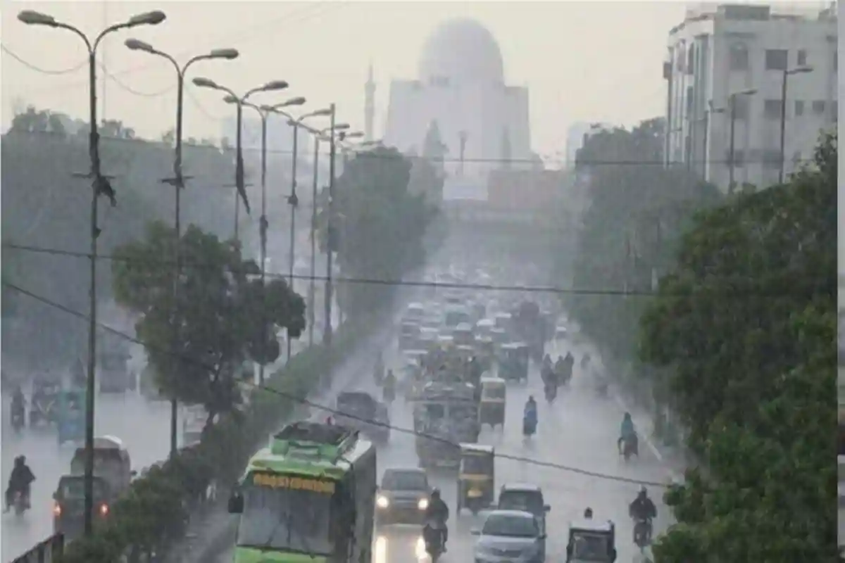 کراچی میں بادلوں کا بسیرا، موسم خوشگوار