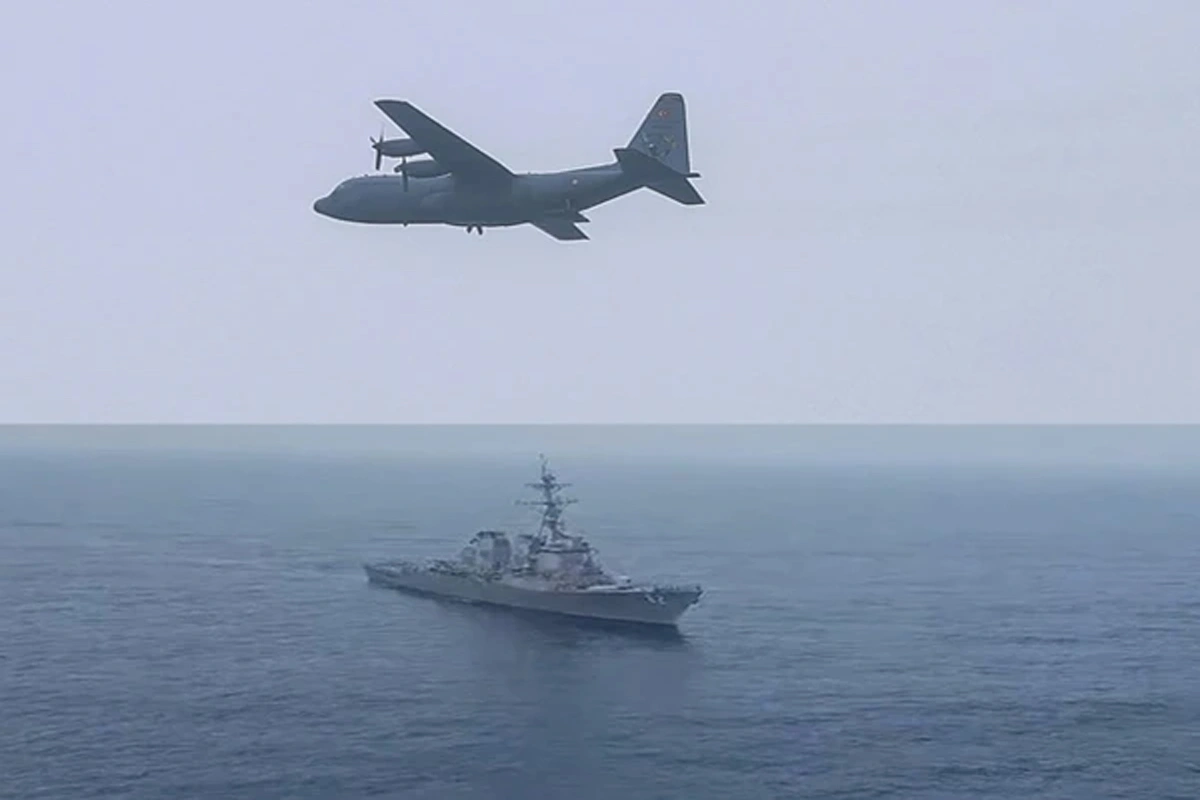 ایران اور امریکی جنگی جہاز ایک مرتبہ پھر خلیج عمان میں آمنے سامنے آگئے