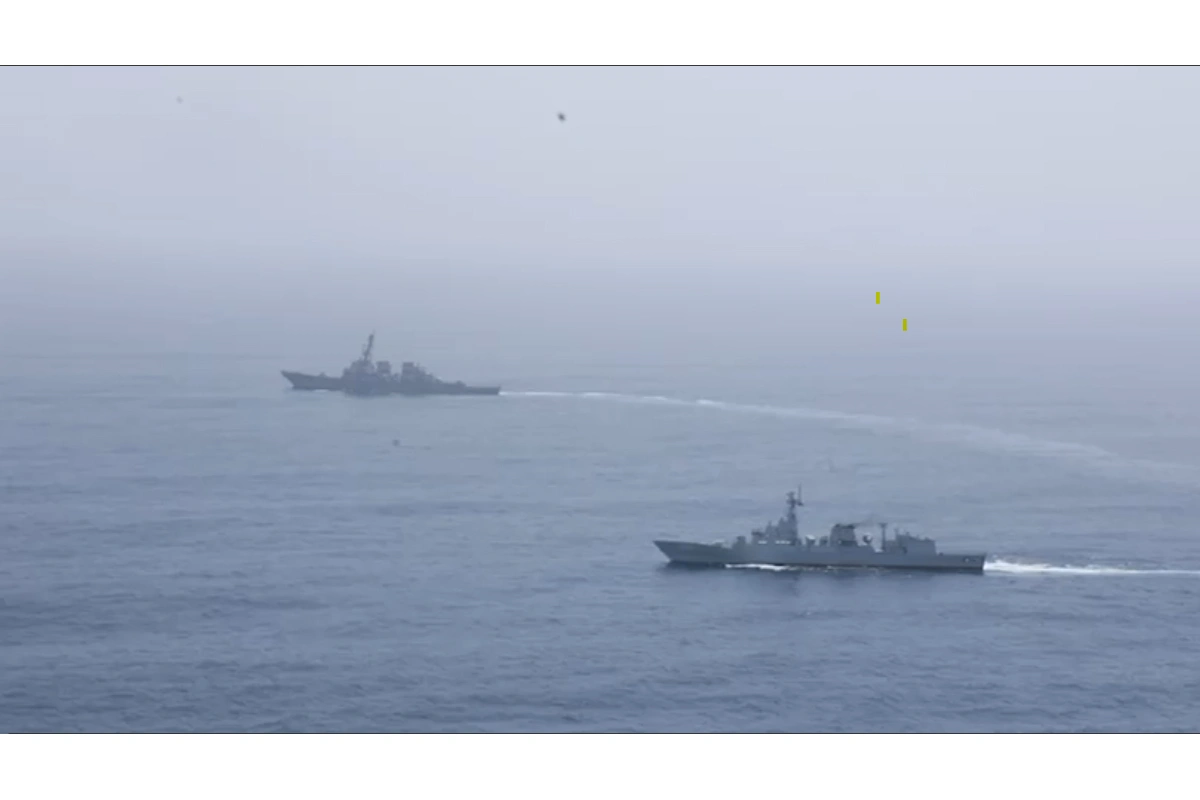 پاک بحریہ کے جہاز شمشیر کی امریکی بحریہ کے جہاز فٹزجیرالڈ کے ساتھ  شمالی بحر ہند میں مشق 