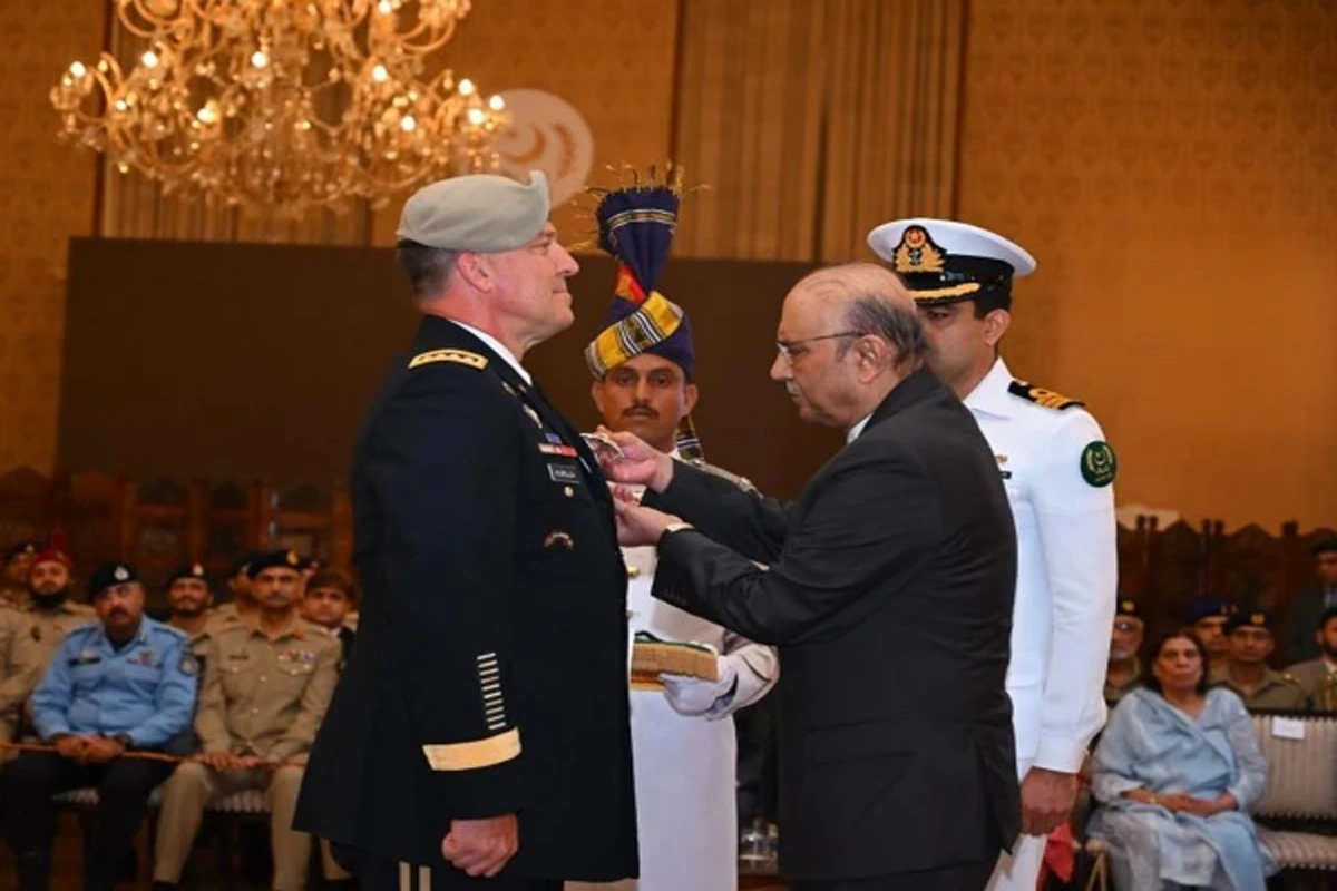 پاک-امریکا عسکری تعلقات میں کلیدی کردار پر امریکی جنرل کو نشان امتیاز سے نواز دیا گیا