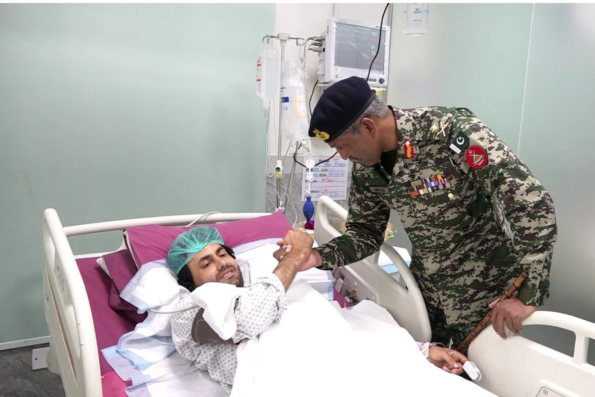 آئی جی ایف سی کی وادیِ تیراہ میں خوارج کی فائرنگ سے ہونے والے زخمیوں کی عیادت