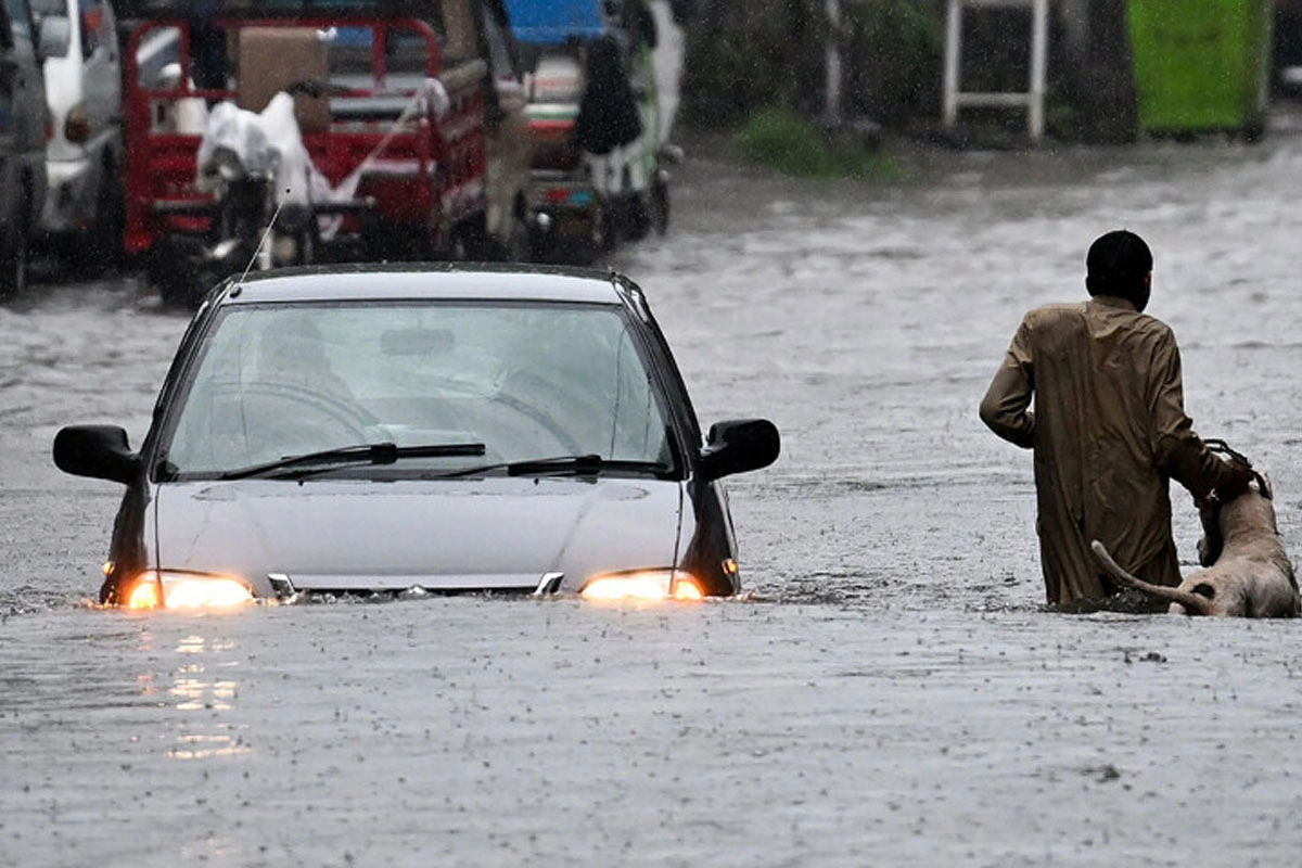 ملک کے مختلف حصوں میں آج گرج چمک کے ساتھ بارش کا امکان