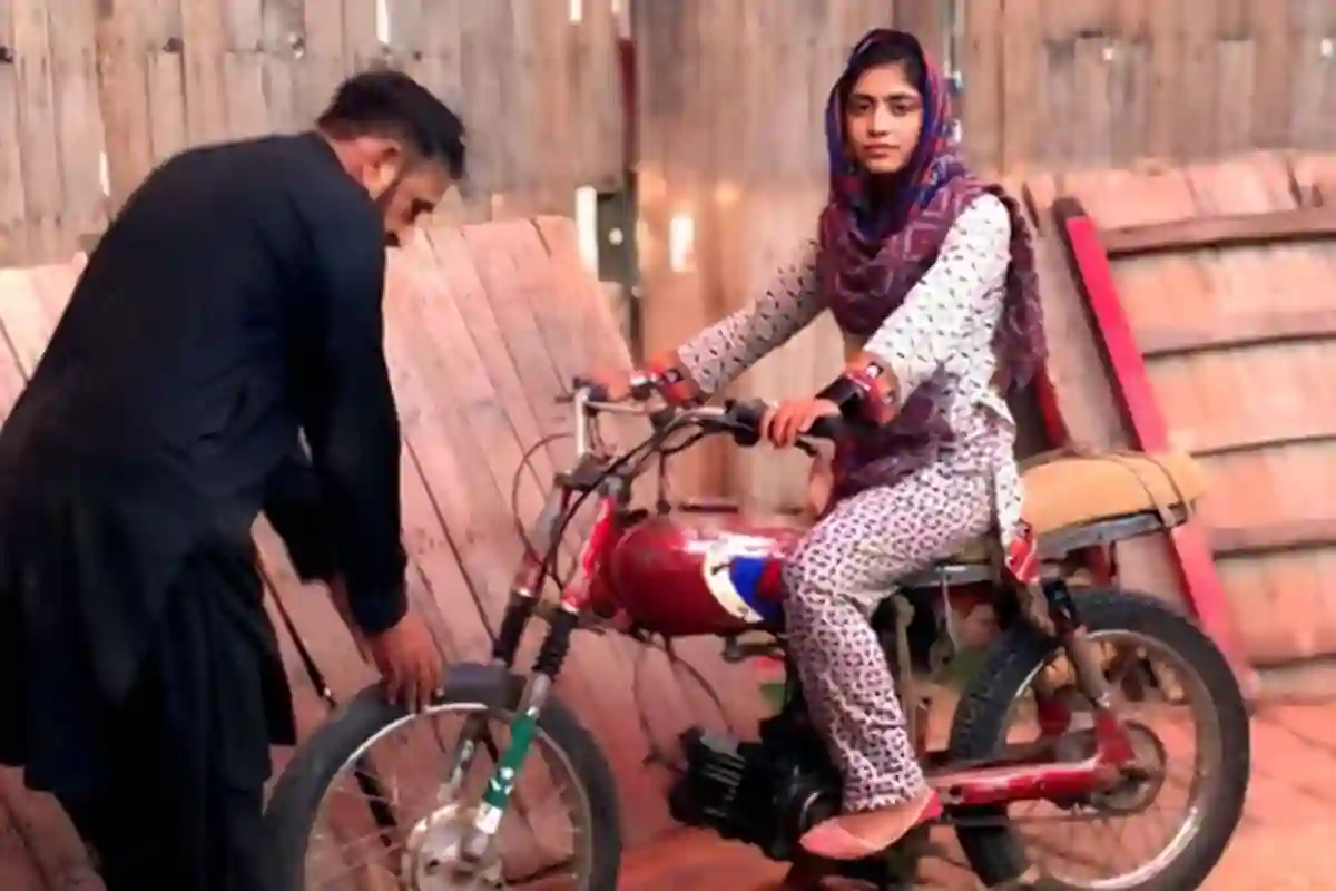 موت کے کنویں میں موٹر سائیکل چلانے والی 14 سالہ فاطمہ کون ہے؟