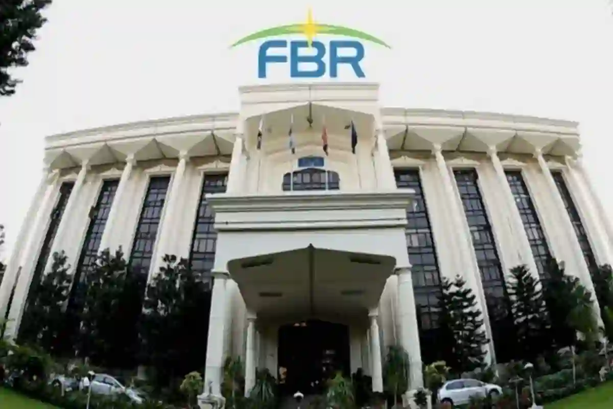 سوشل میڈیا پر دولت کی نمائش؛ ایف بی آر صارفین پر کیسے نظر رکھے گا؟ اہم خبر آگئی