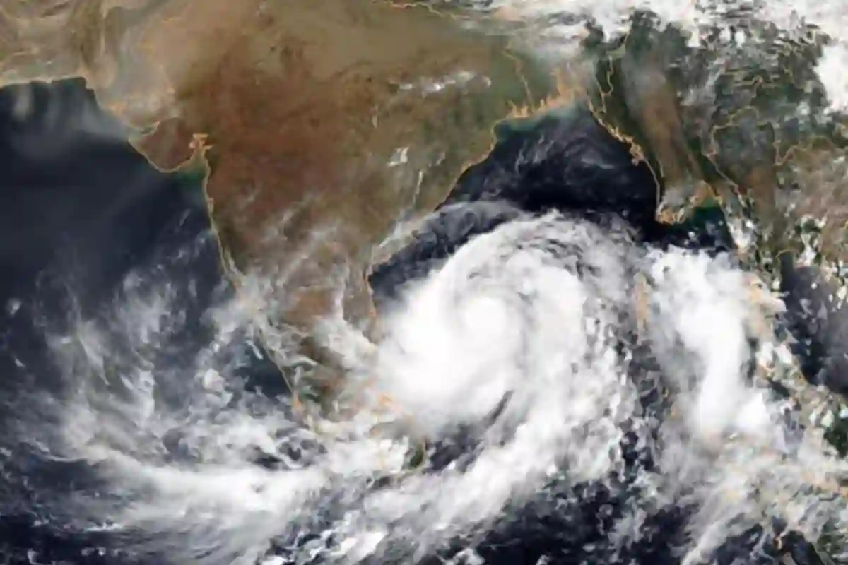 قدرتی آفت کا خطرہ؛ ہوائی اڈے اور اسکول بند