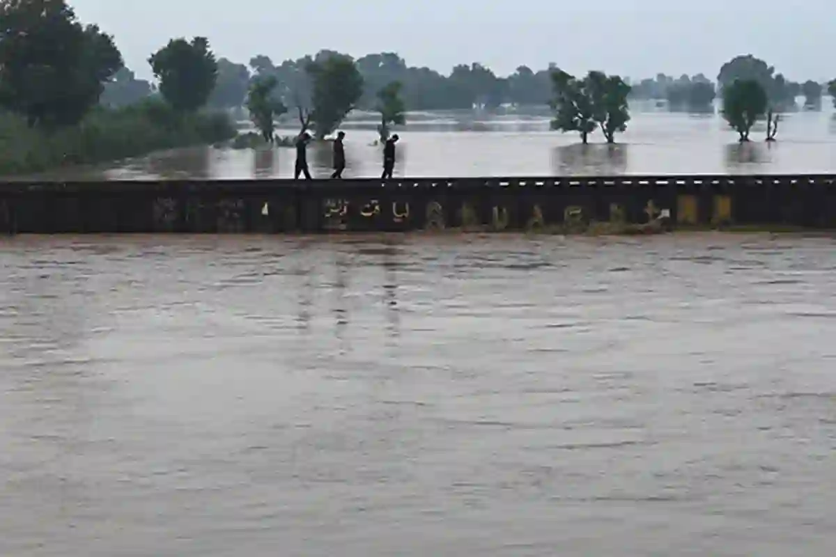 کلائمیٹ فنانسنگ پاکستان کا حق، موسمیاتی تبدیلی سے نمٹنے کے لیے عالمی تعاون ناگزیر: رائٹرز