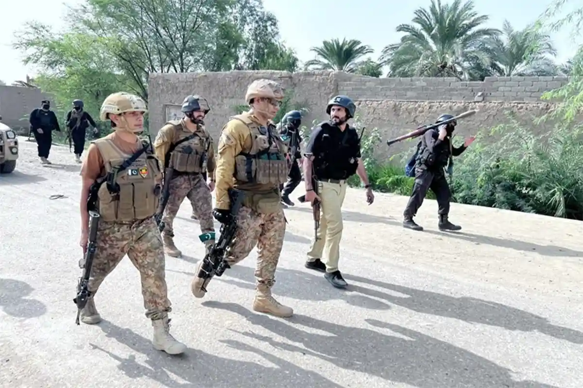 بنوں میں خوارج کے خلاف پاک فوج اور پولیس کا کامیاب مشترکہ آپریشن