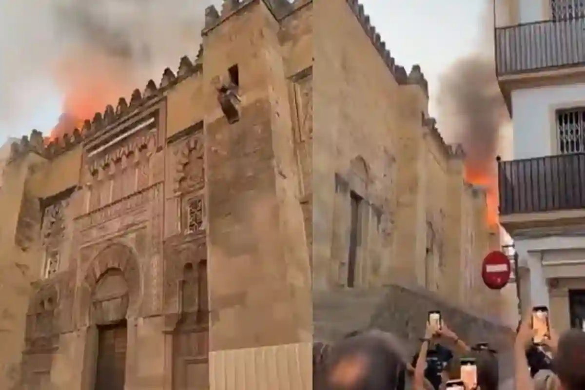 اسپین کی تاریخی مسجد قرطبہ میں آگ لگ گئی