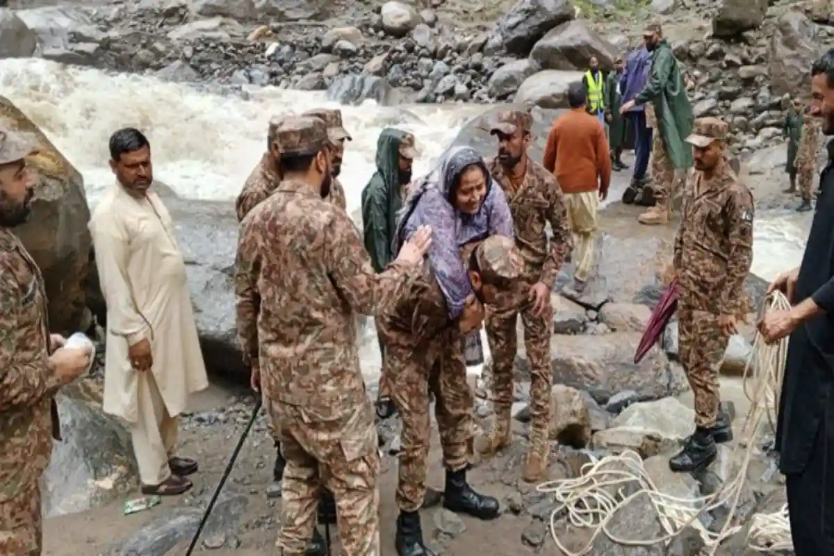 پاک فوج رنگ، نسل یا مذہب کی تفریق کے بغیر ہر مشکل میں پاکستان کے عوام کے شانہ بشانہ