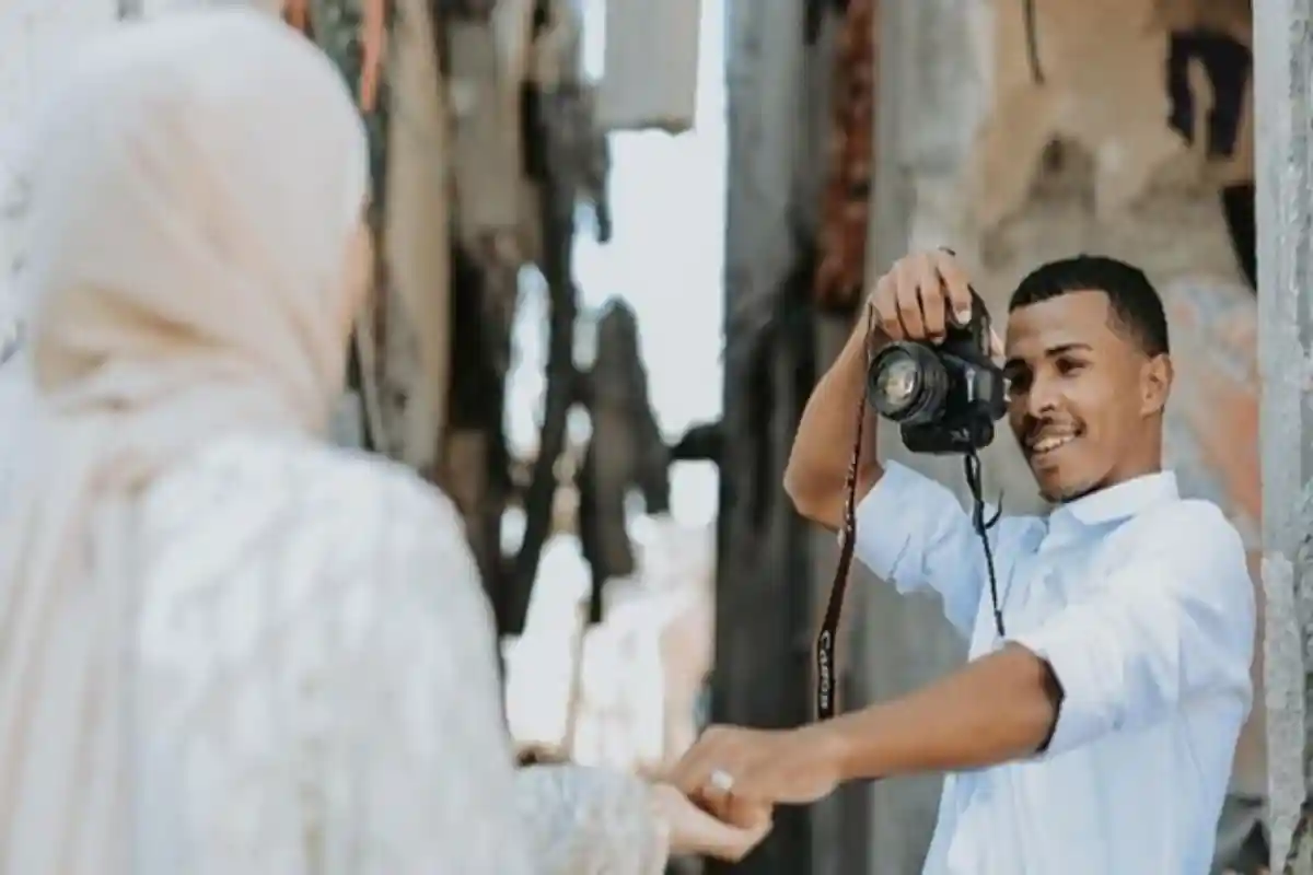 شادی کی خوشیاں غم میں تبدیل؛ غزہ میں ایک صحافی اپنی شادی سے چند دن پہلے ہی شہید