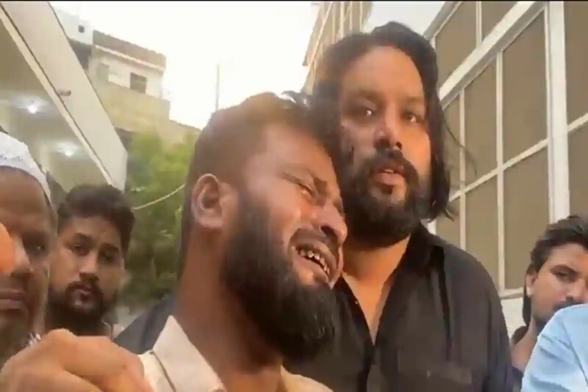 کراچی ڈمپر حادثہ؛ بچی کا جہیز جمع کر رہے تھے، آج کفن ڈھونڈ رہے ہیں، دکھ بھری دہائی