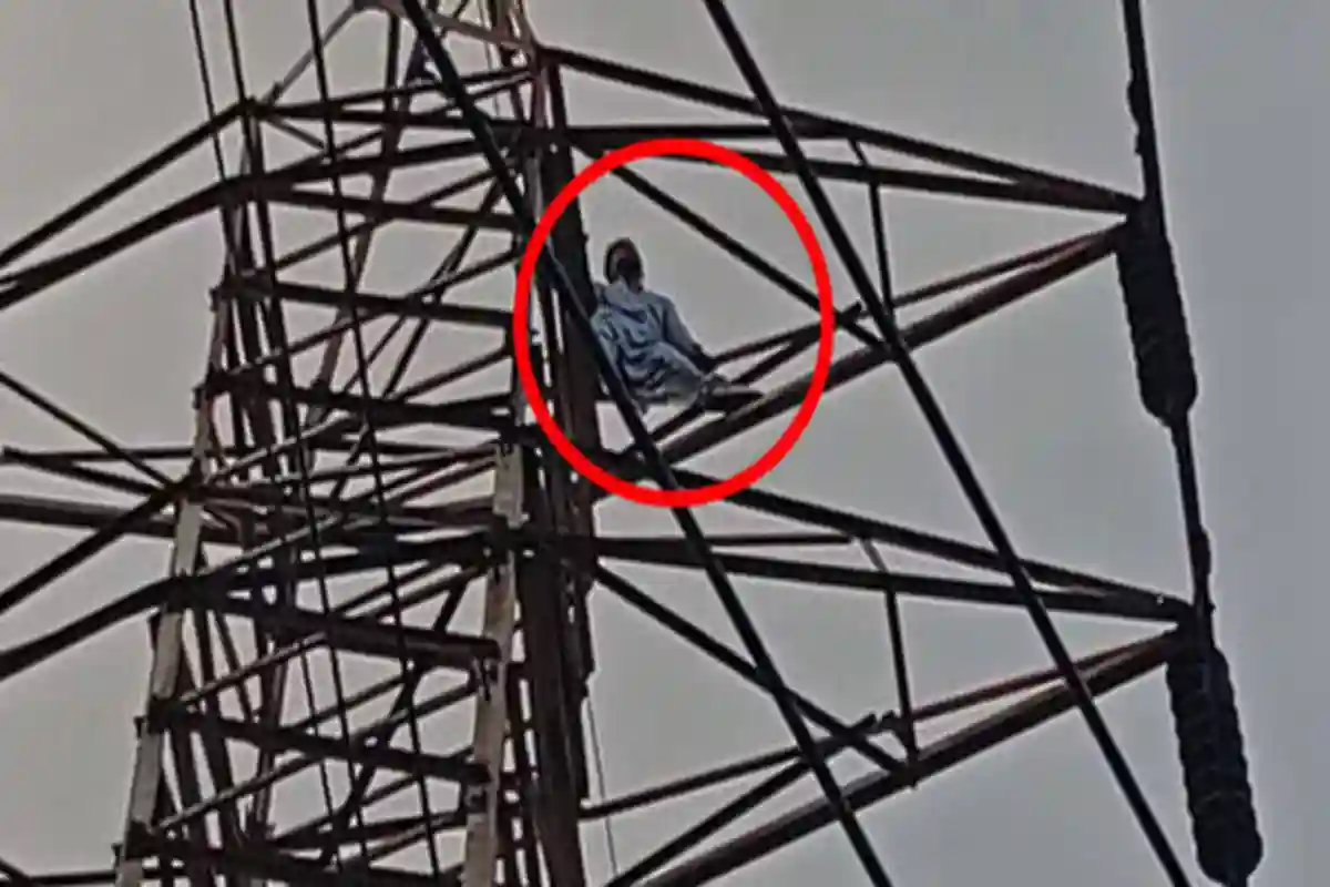بیوی سے جھگڑے نے شوہر کو کھمبے پر چڑھا دیا