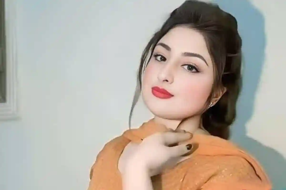 معروف پاکستانی ٹک ٹاکر سنبل ملک کی غیر اخلاقی ویڈیو لیک ہوگئی
