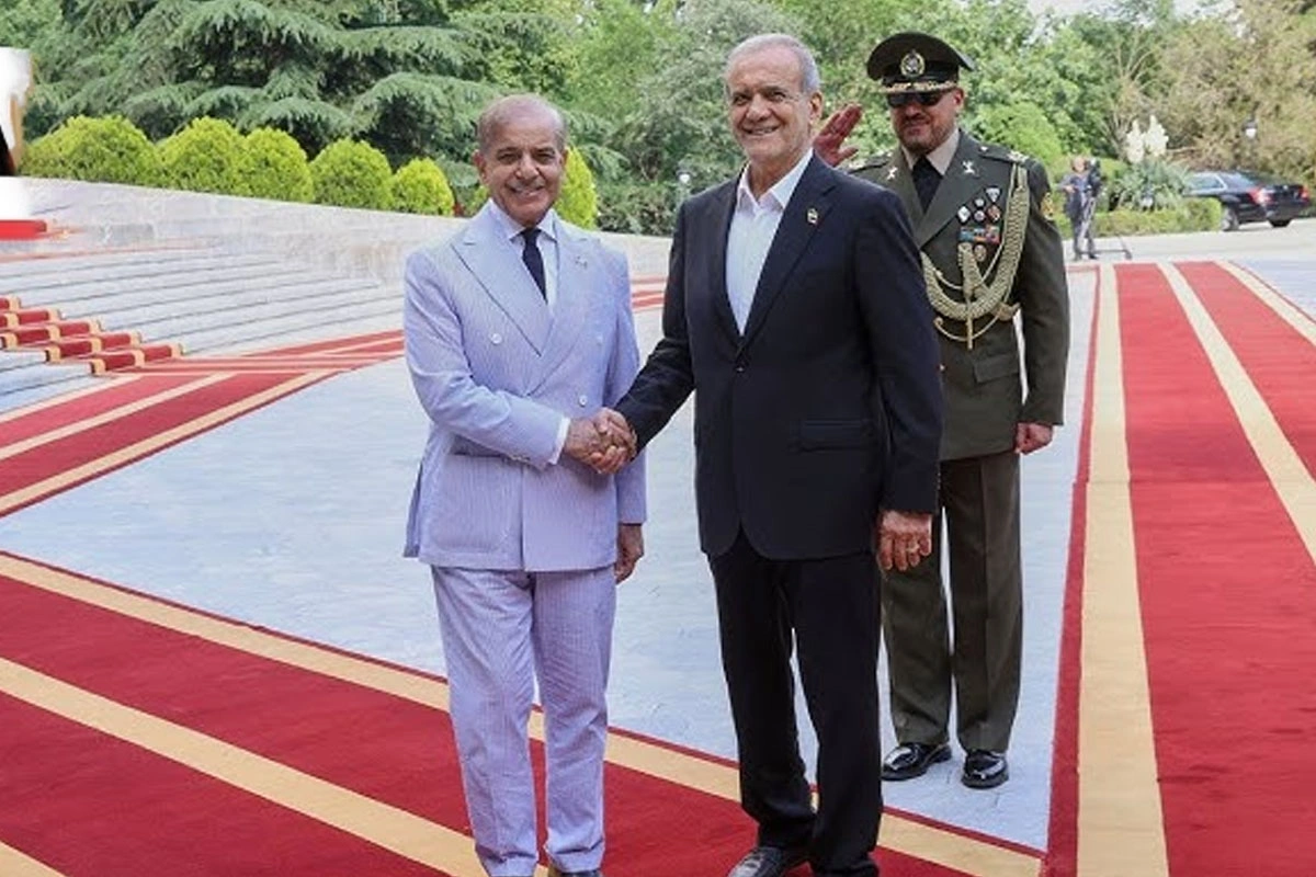 وزیر اعظم شہبازشریف سے ایرانی صدر مسعود پزشکیان کی ملاقات