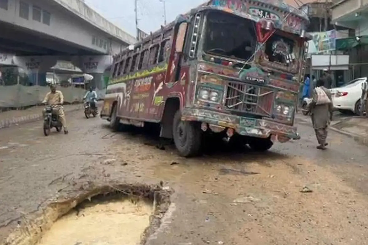 کراچی میں بارش کے بعد کی صورتحال جانیے!