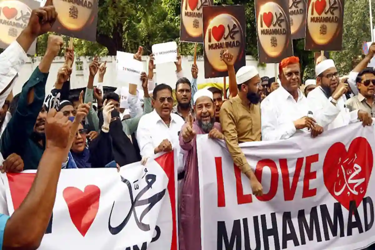 بھارت میں ’آئی لَو محمد ﷺ‘ کہنا بھی جرم بن  گیا، بریلی پولیس کا مسلمانوں پر دھاوا