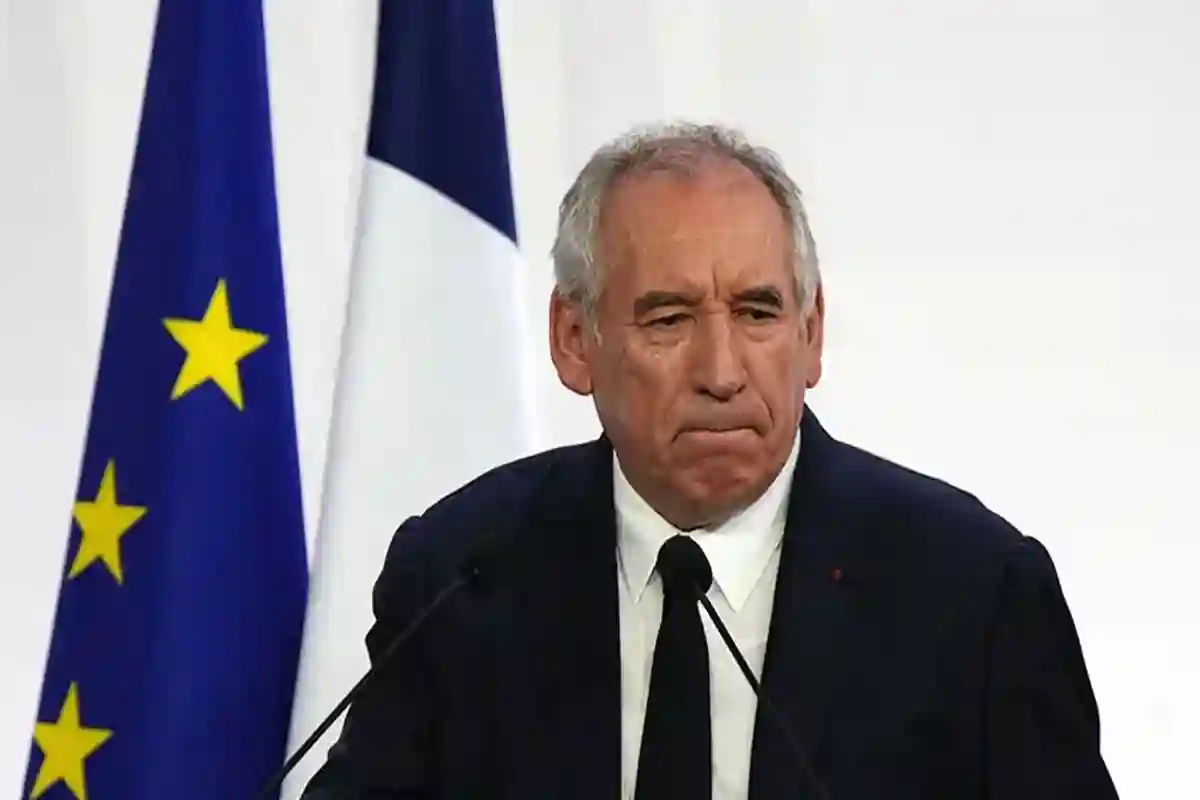 فرانس میں حکومت کا دھڑن تختہ، وزیر اعظم ایوان سے اعتماد کا ووٹ حاصل کرنے میں ناکام