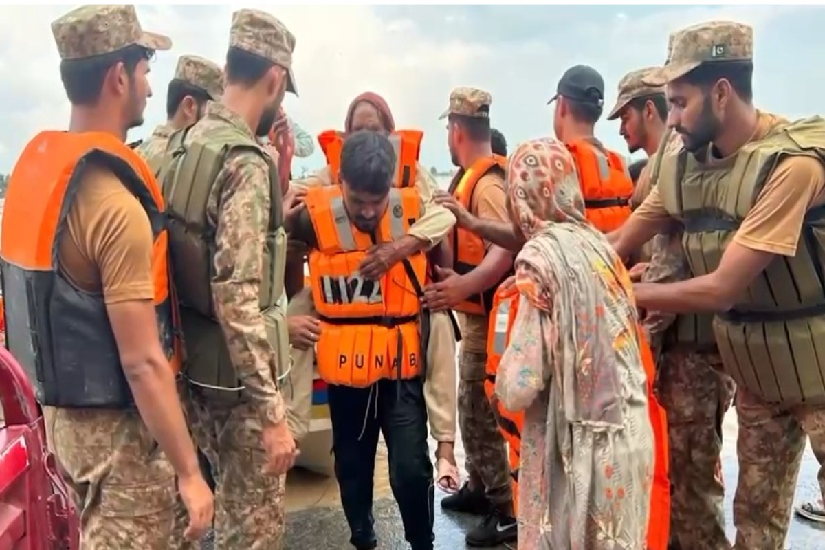 پاک فوج کا عزم ناقابلِ شکست، پنجاب کے متاثرین کو ریلیف فراہم کرنے میں مصروف عمل
