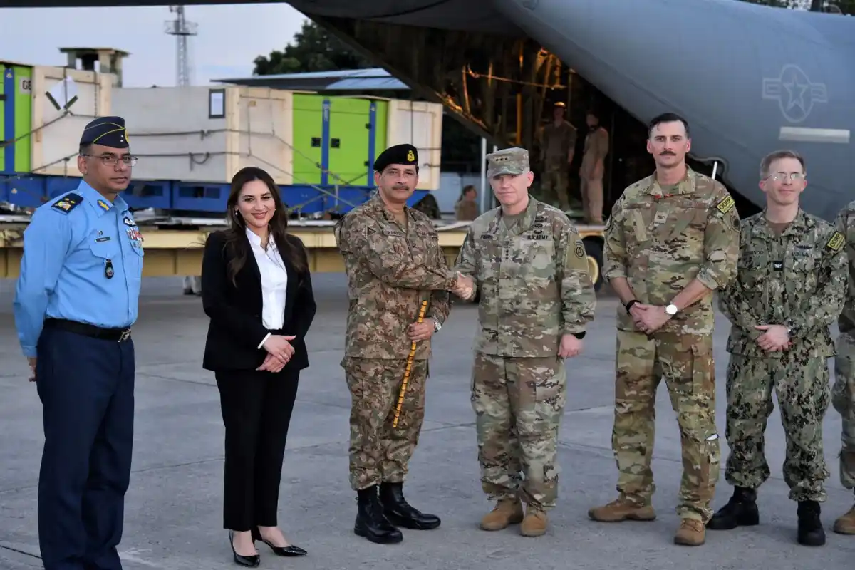 سیلاب متاثرین کے لیے امریکا سے امدادی سامان لیکر پہلی پرواز پاکستان پہنچ گئی