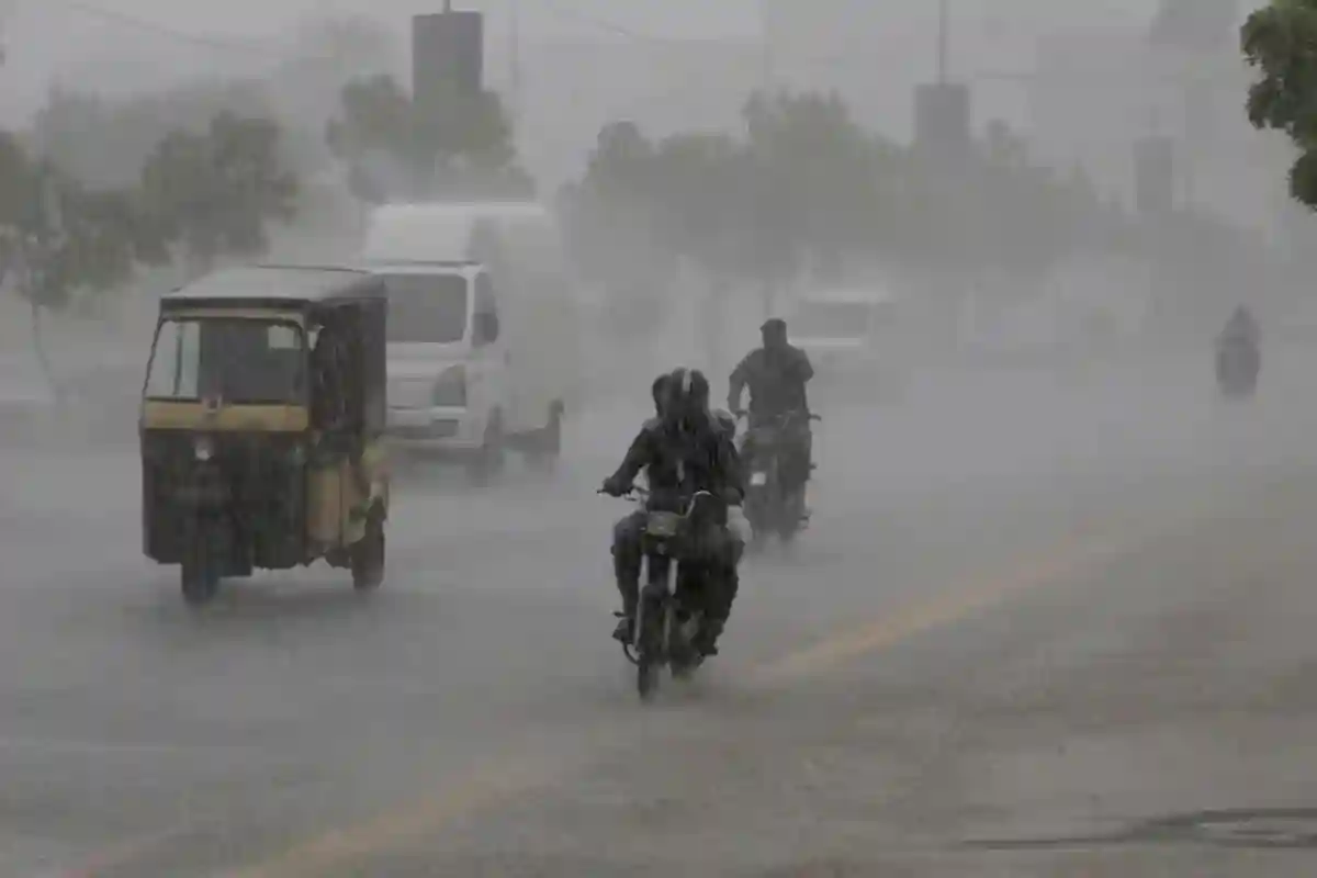 کراچی میں آج شام سے مختلف علاقوں میں تیز بارش کا امکان
