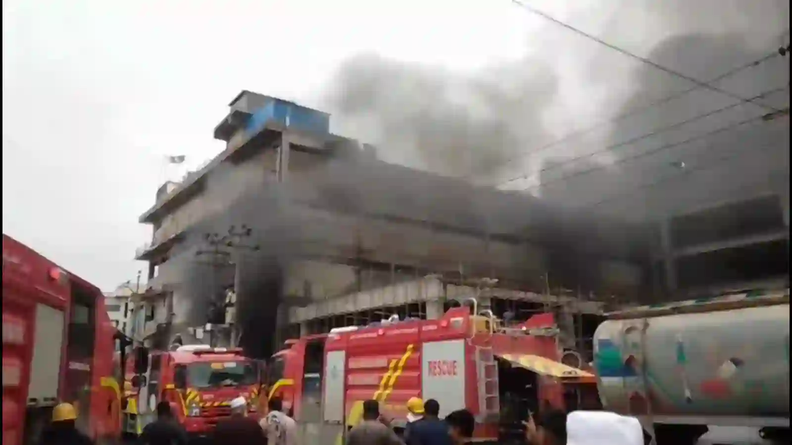 نیو کراچی میں آتشزدگی کے باعث فیکٹری منہدم