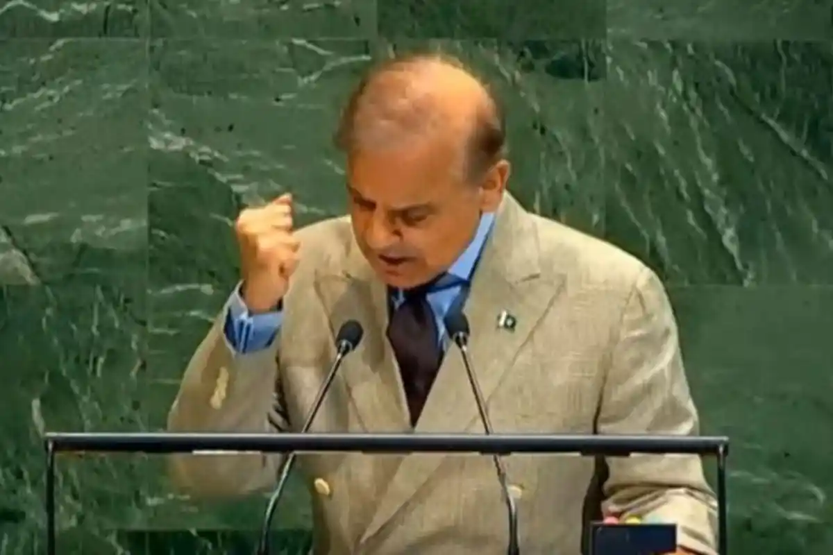 اقوام متحدہ جنرل اسمبلی سے خطاب کے دوران وزیراعظم نے جذباتی انداز اپنالیا؛ ڈائس پر کتنے مکّے مارے، یہ بات معمہ بن گئی