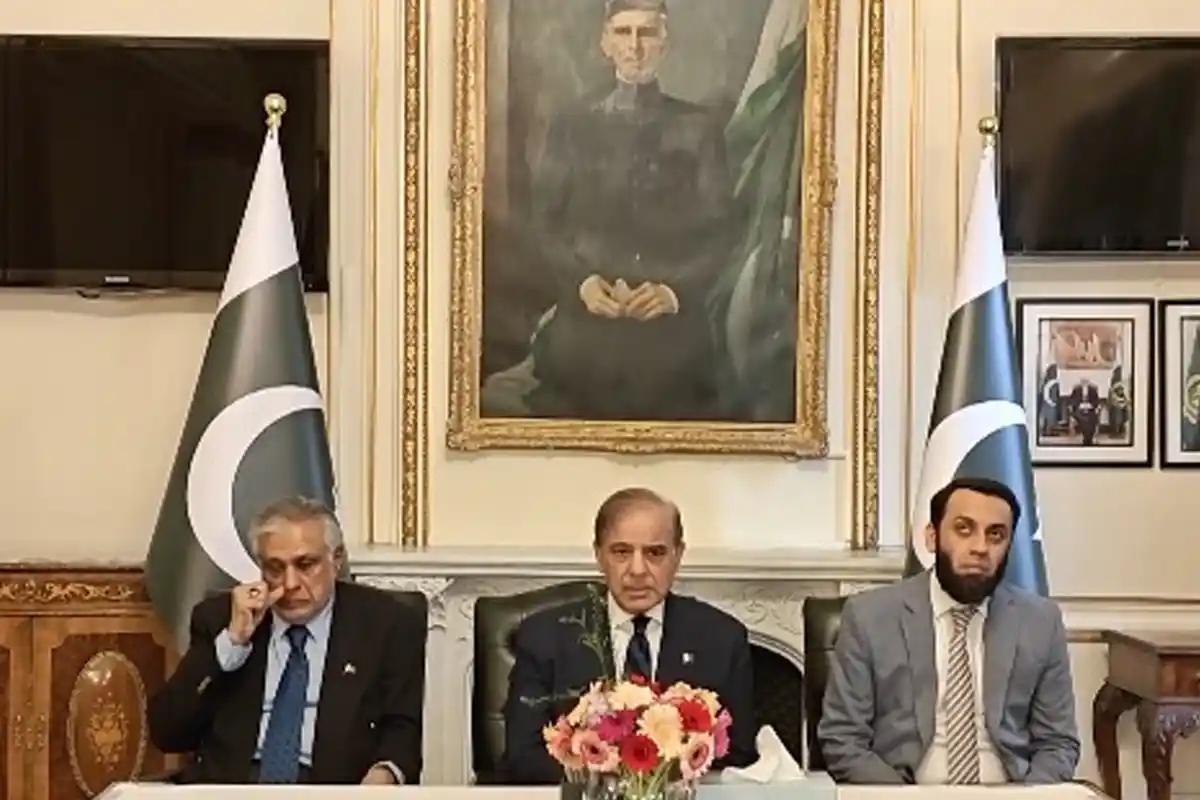 پاکستان کسی طاقت کی دوڑ کا حصہ نہیں، امن و ترقی اولین ترجیح ہے: وزیر اعظم