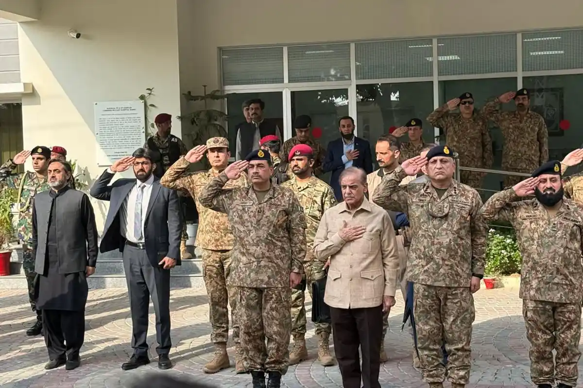 افغانستان کو واضح کردیا ہے خارجیوں اور پاکستان میں سے ایک کا انتخاب کرلیں، وزیراعظم