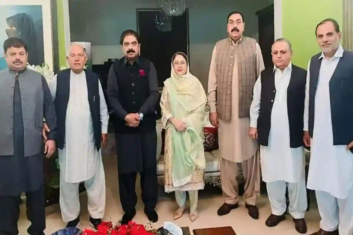 پیپلز پارٹی نے تحریک انصاف کی اہم وکٹیں گرا دیں؛  5 مرکزی رہنما پیپلز پارٹی میں شامل