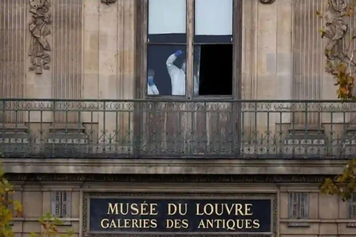 فرانس کے تاریخی عجائب گھر میں چوری میں ملوث 2 ملزمان گرفتار، فرانسیسی میڈیا