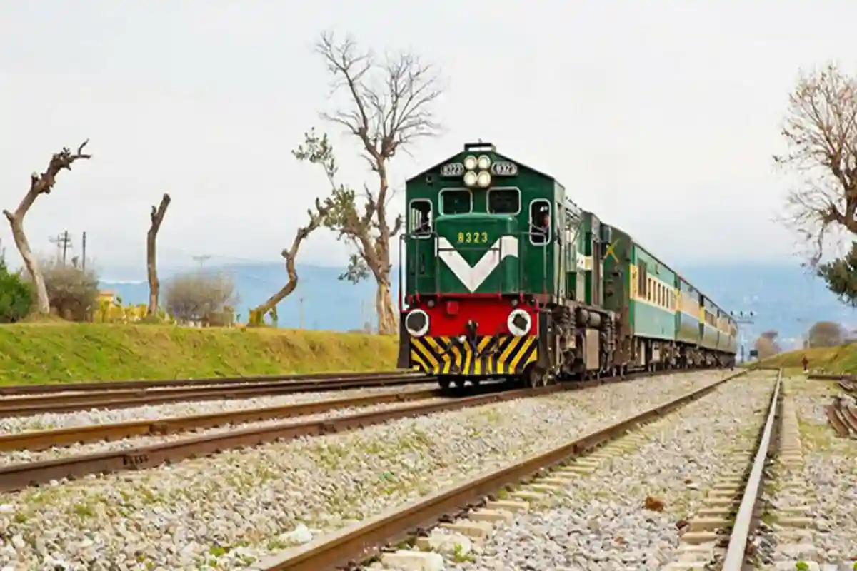 کوئٹہ سے پشاور جانے والی جعفر ایکسپریس پر دہشت گردوں کا راکٹ حملہ