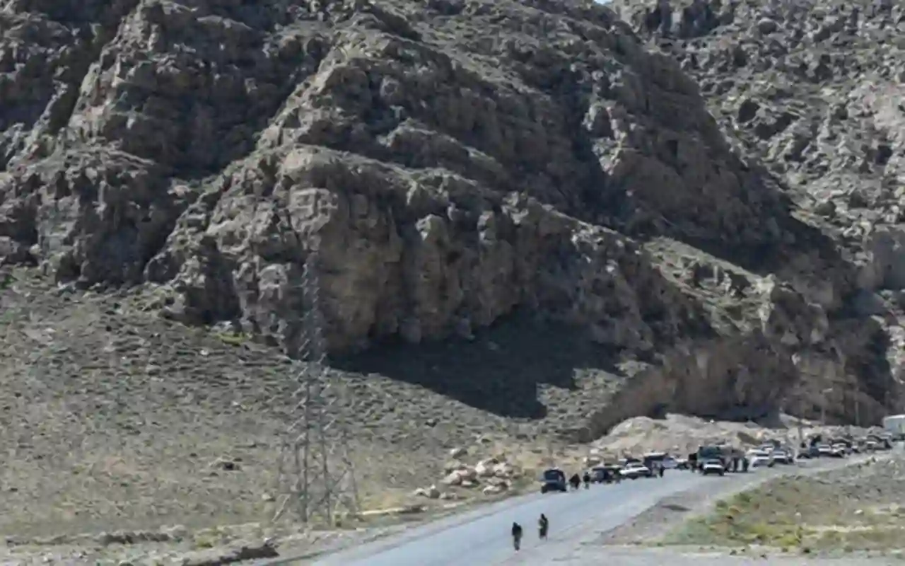 Terrorists attack construction camp in Balochistan, kidnap 18 workers and escape