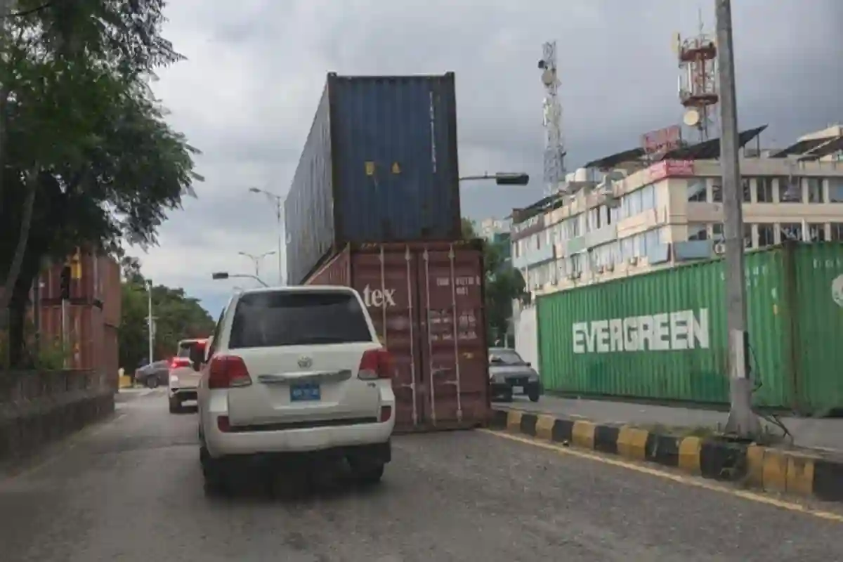 Religious group protests in Islamabad, roads reopen in Pindi, mobile internet partially restored