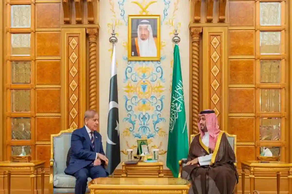 وزیر اعظم شہباز شریف کا دورہ سعودی عرب، ولی عہدسے ملاقات، اہم امورپرتبادلہ خیال