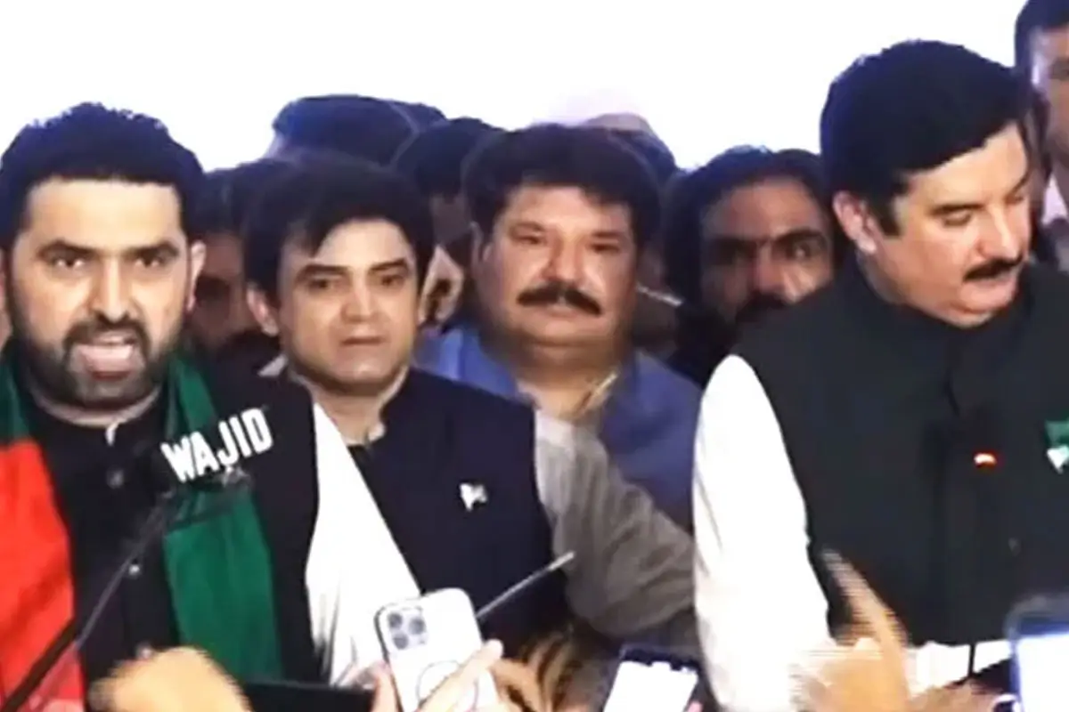 نومنتخب وزیر اعلیٰ خیبرپختونخوا سہیل آفریدی نے عہدے کا حلف اٹھا لیا