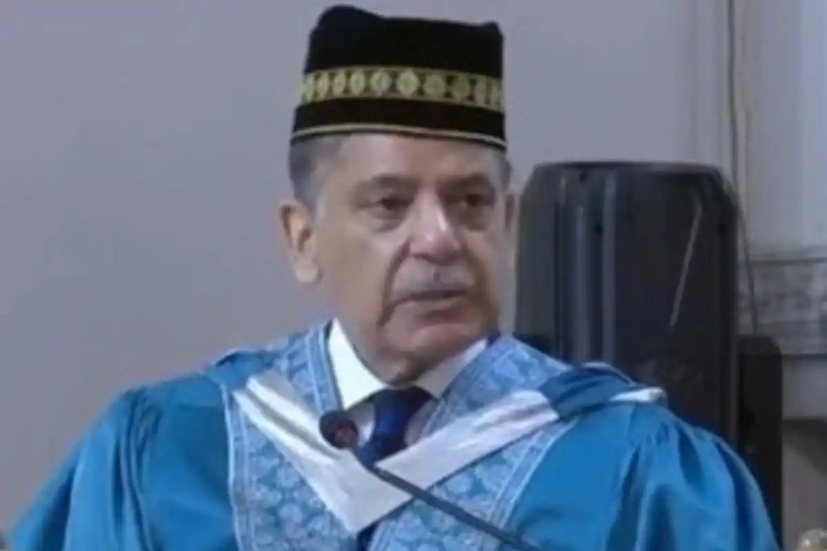 وزیراعظم کو پی ایچ ڈی لیڈر شپ اینڈ گورننس کی اعزازی ڈگری سے نواز دیا گیا