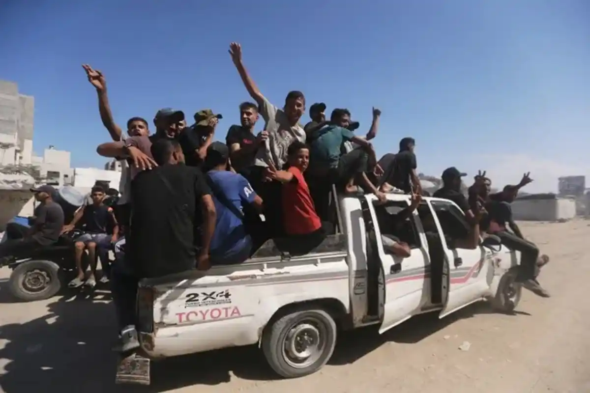 غزہ میں سیز فائر کے بعد ہزاروں فلسطینی اپنے گھروں کو لوٹ آئے