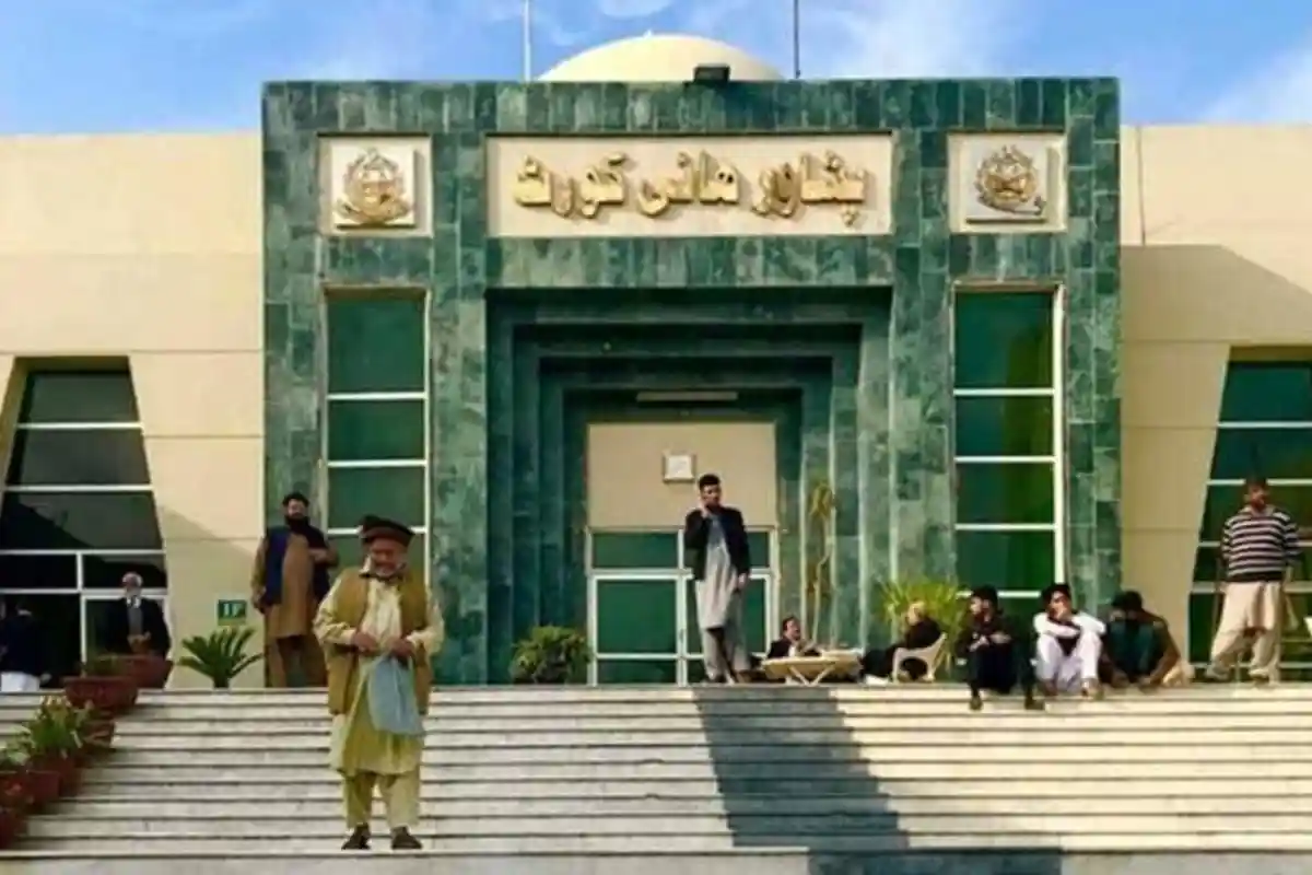 پشاور ہائیکورٹ کا وزیراعلیٰ کے پی کے حلف سے متعلق گورنر کی دستیابی معلوم کرکے آگاہ کرنے کا حکم