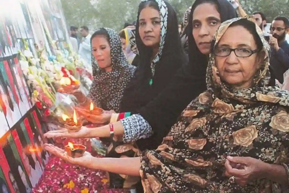 سانحہ کارساز کو 18 برس بیت گئے، زخم آج بھی تازہ