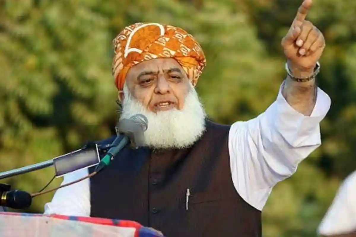 آئین سے چھیڑ چھاڑ قبول نہیں، مولانا فضل الرحمان کا حکومت کو سخت پیغام